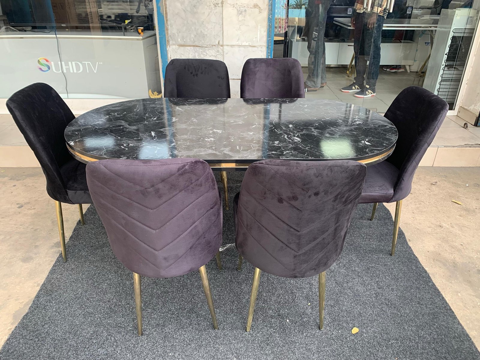 TABLE A MANGER 6PLACES 80X140 METALIQUE OVAL NOIR LOTUS