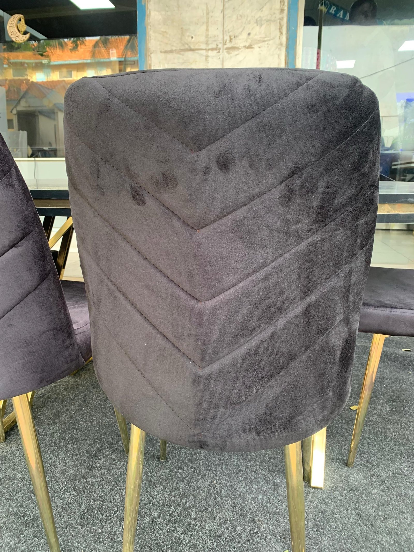 TABLE A MANGER 6PLACES 80X140 METALIQUE OVAL NOIR LOTUS